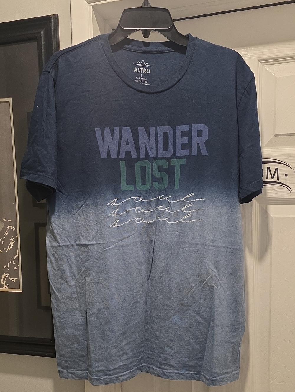 Altru Navy and Light Blue Ombre 'Wander Lost' Graphic Tee